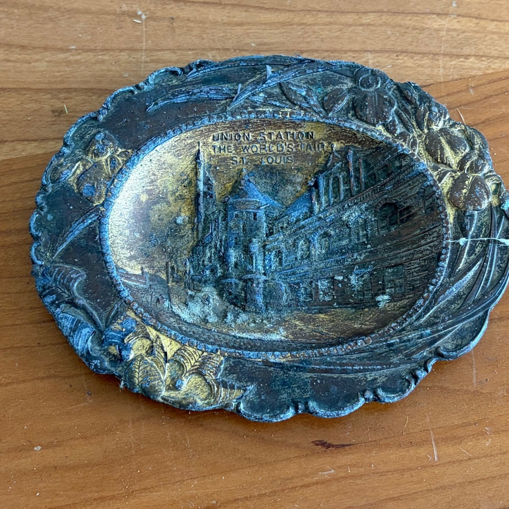 Antique 1904 St Louis Worlds Fair Union Station Souvenir Metal Dish Tray